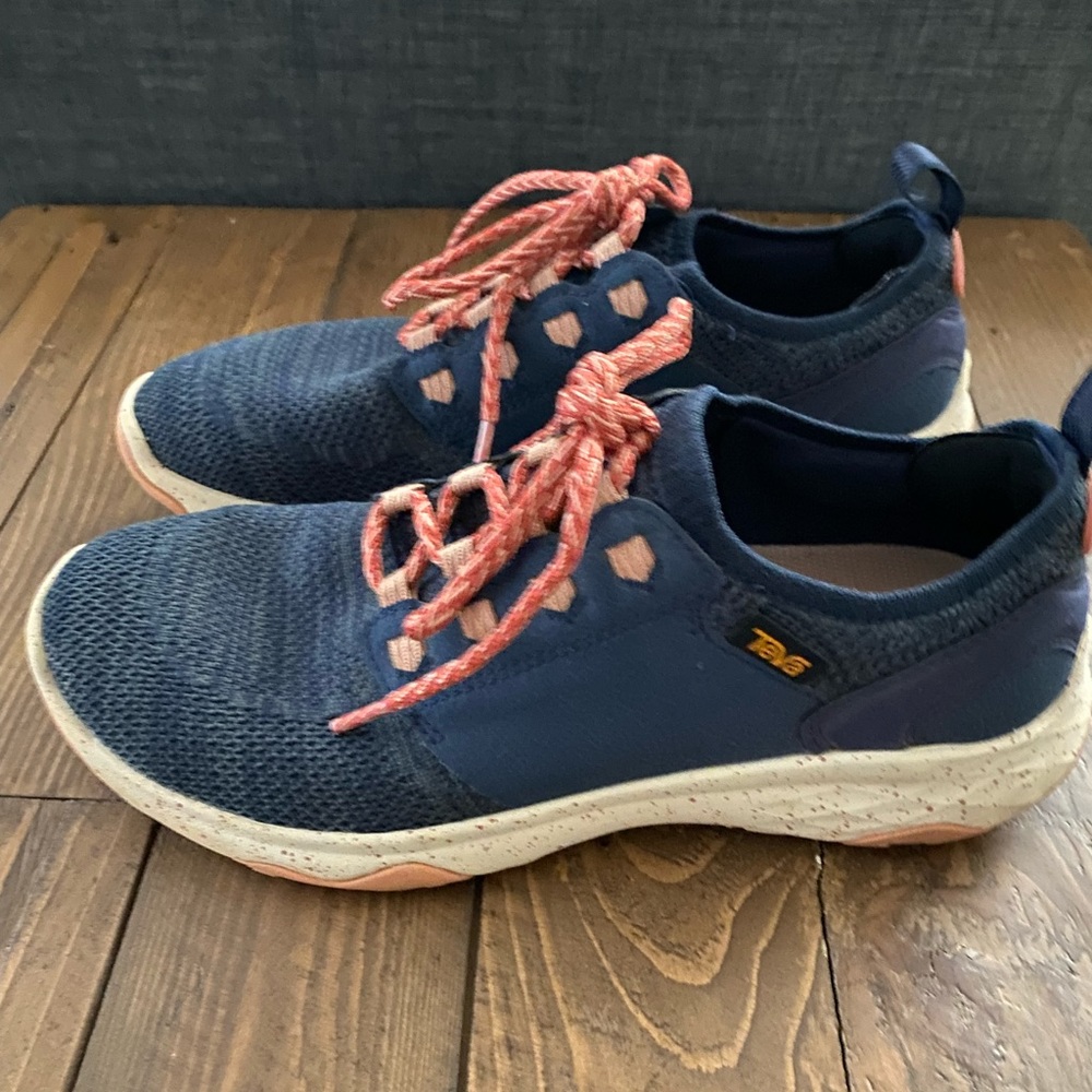 Teva Arrowood 2 Women Size 7.5 (Blue/Beige/Pink)